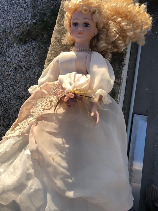 4 bonecas de porcelana