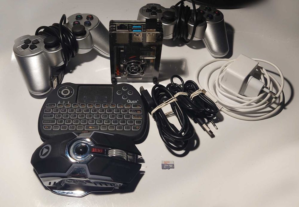 Duży zestaw Raspberry Pi 4B gotowy do zabawy z systemem Batocera