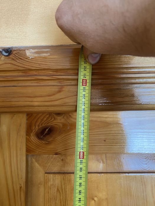 Двері двойні.