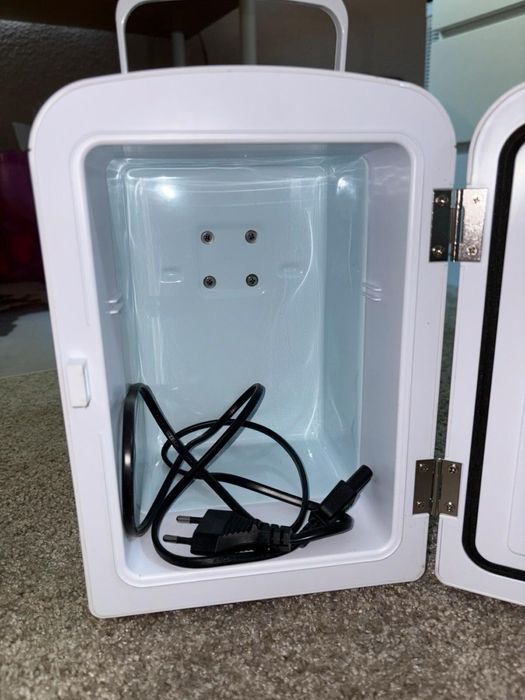 Міні-холодильник AstroAI портативний 4л 220В/12В охолодження обігрів