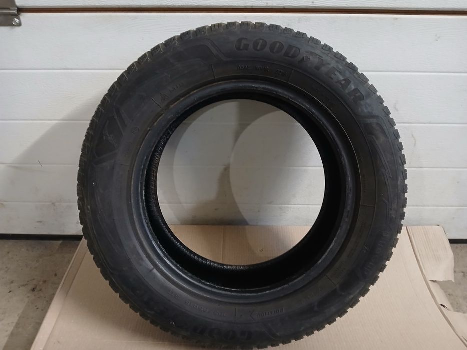 Продам резину 195 .65. R15 91t