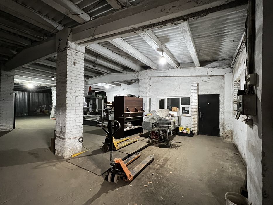 Аренда склады с рампой от 300-1000 квМ, офисное помещение 15-40 квМ.