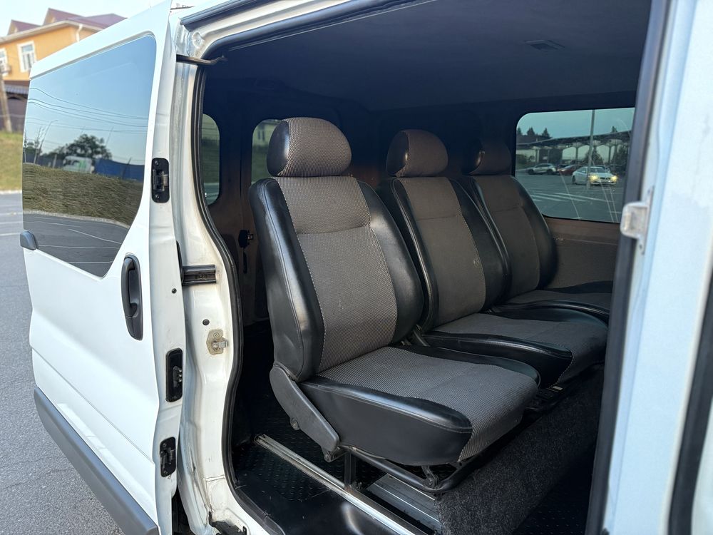 Бус Opel Vivaro 2006 (1.9dCi) мінівен, можливий обмін vito, trafic, t5