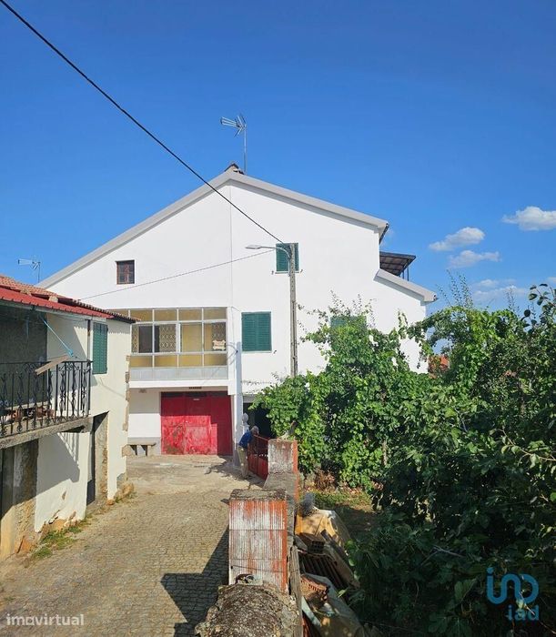 Casa T3 em Parada e Faílde de 128,00 m2