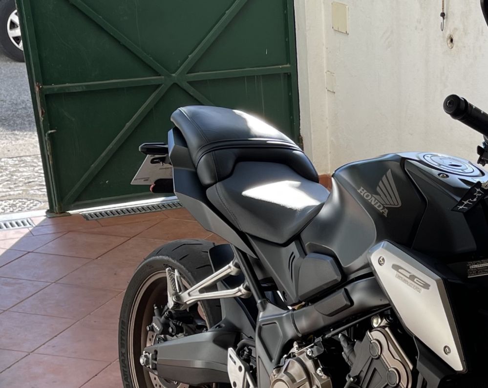 Banco Pendura CB650R (Confort)