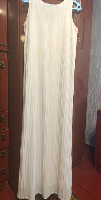 Шифоновое платье в пол. Состояние новое. Не прошло по размеру