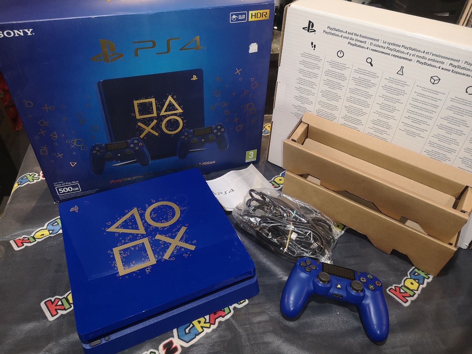 Konsola PS4 Slim limitowana DAYS OF PLAY  w pudełku stan BDB rzadkość