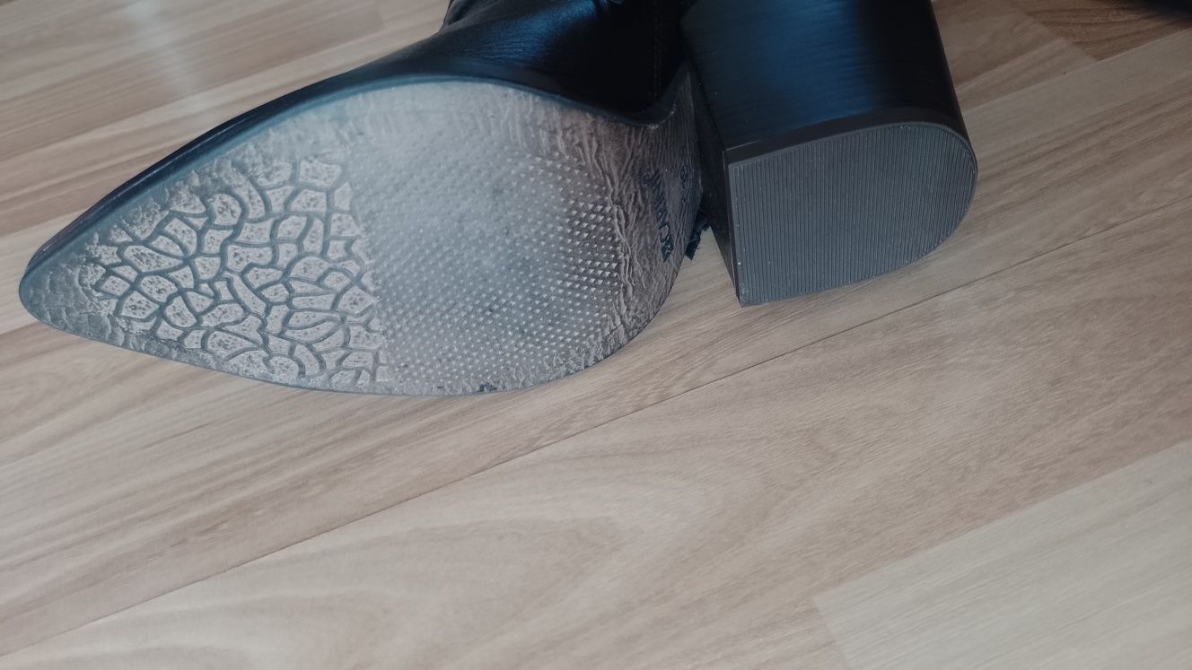 Nowe botki Carini 39