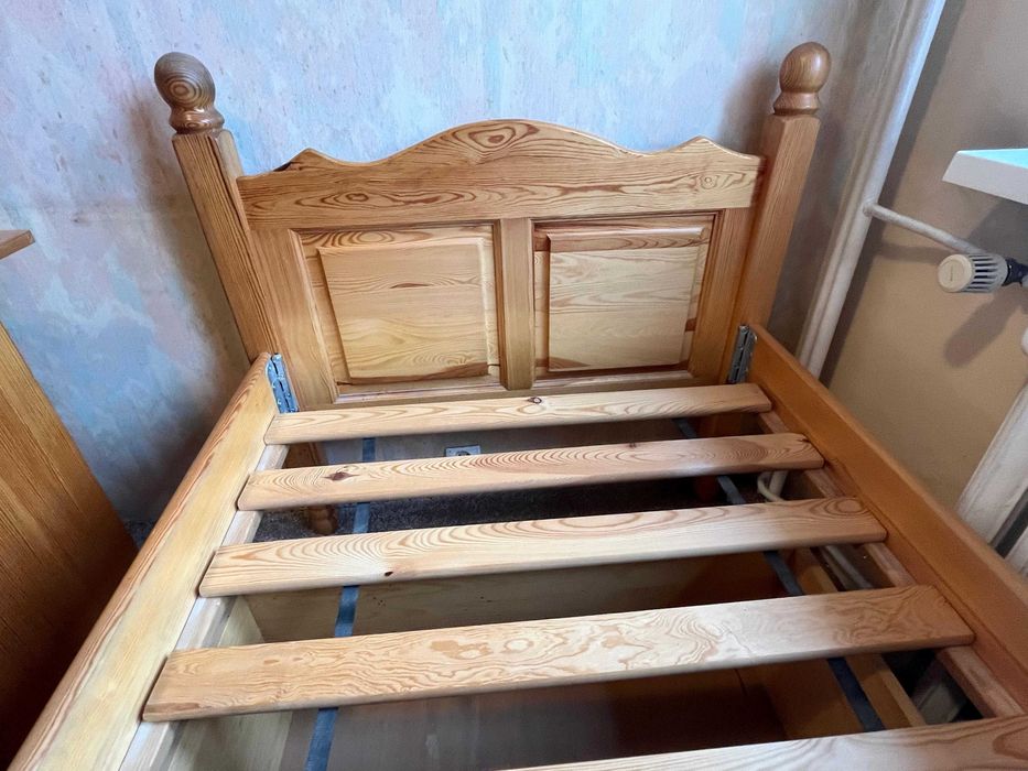 Łóżko z litego drewna z dużą szufladą i materac 200x80