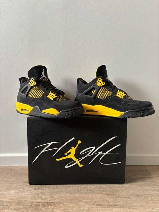 Buty meskie Mokasyny Nike_Jordan_4_Retro_Thunder R.39