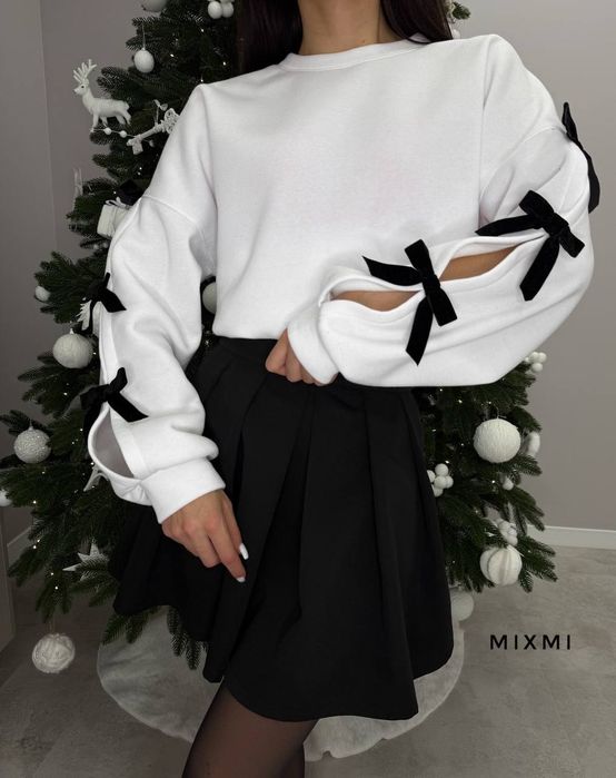 Жіноча кофта з бантиками