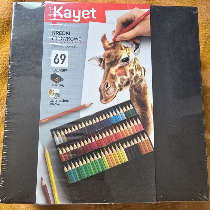 Kredki ołówkowe Kayet 69 kolorów w szufladach nowe w folii