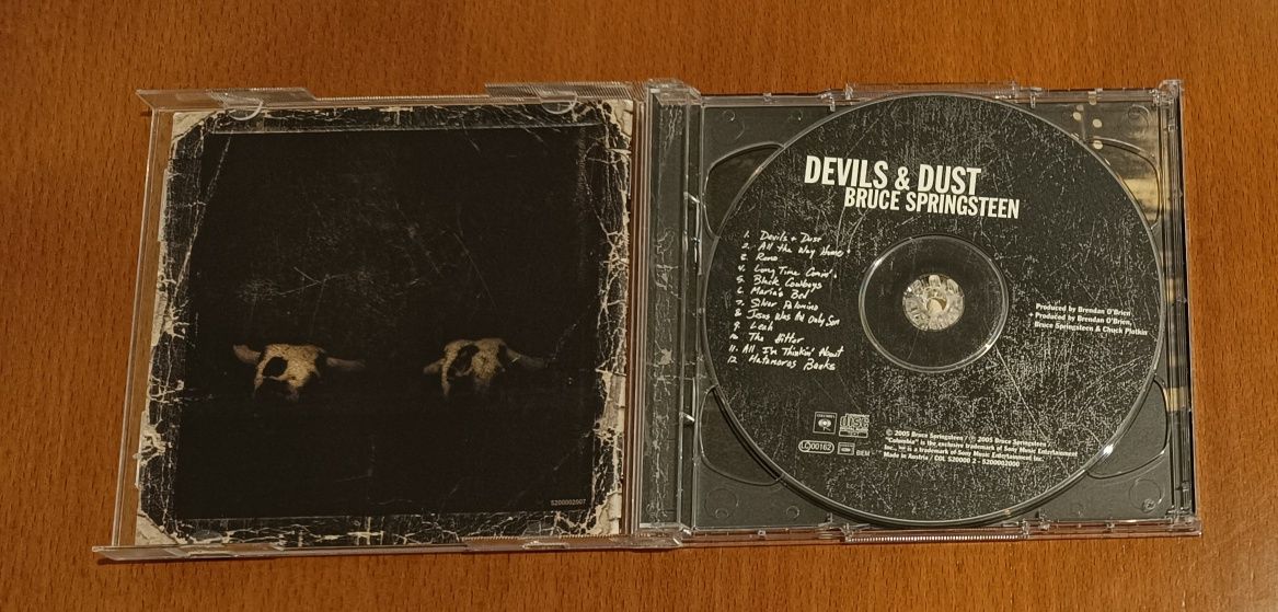 CDs de Bruce Springsteen e Billy Joel como Novos.