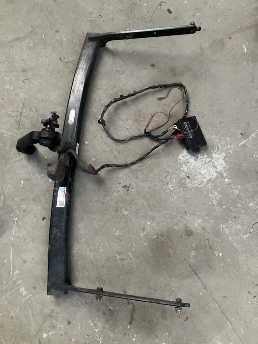 VW Golf V 5 kombi - hak holowniczy