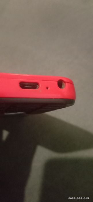 Телефон кнопочний  бу на двi sімки+ радио+блютуз+фонарик