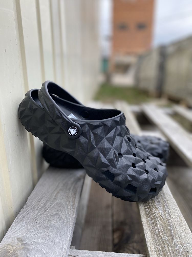 Мужские Кроксы Crocs Classik geometric для Чоловіків та Жінок