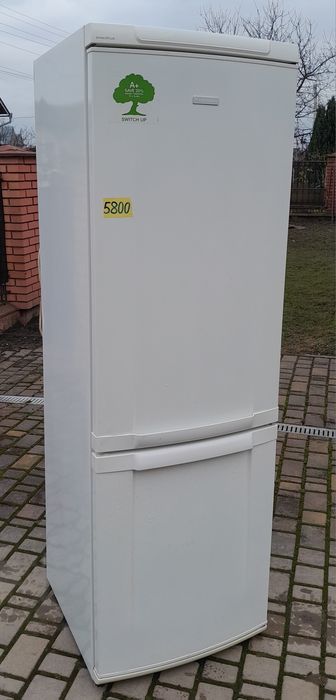 Холодильник ЕLectrolux 185см. Ariston 195см.