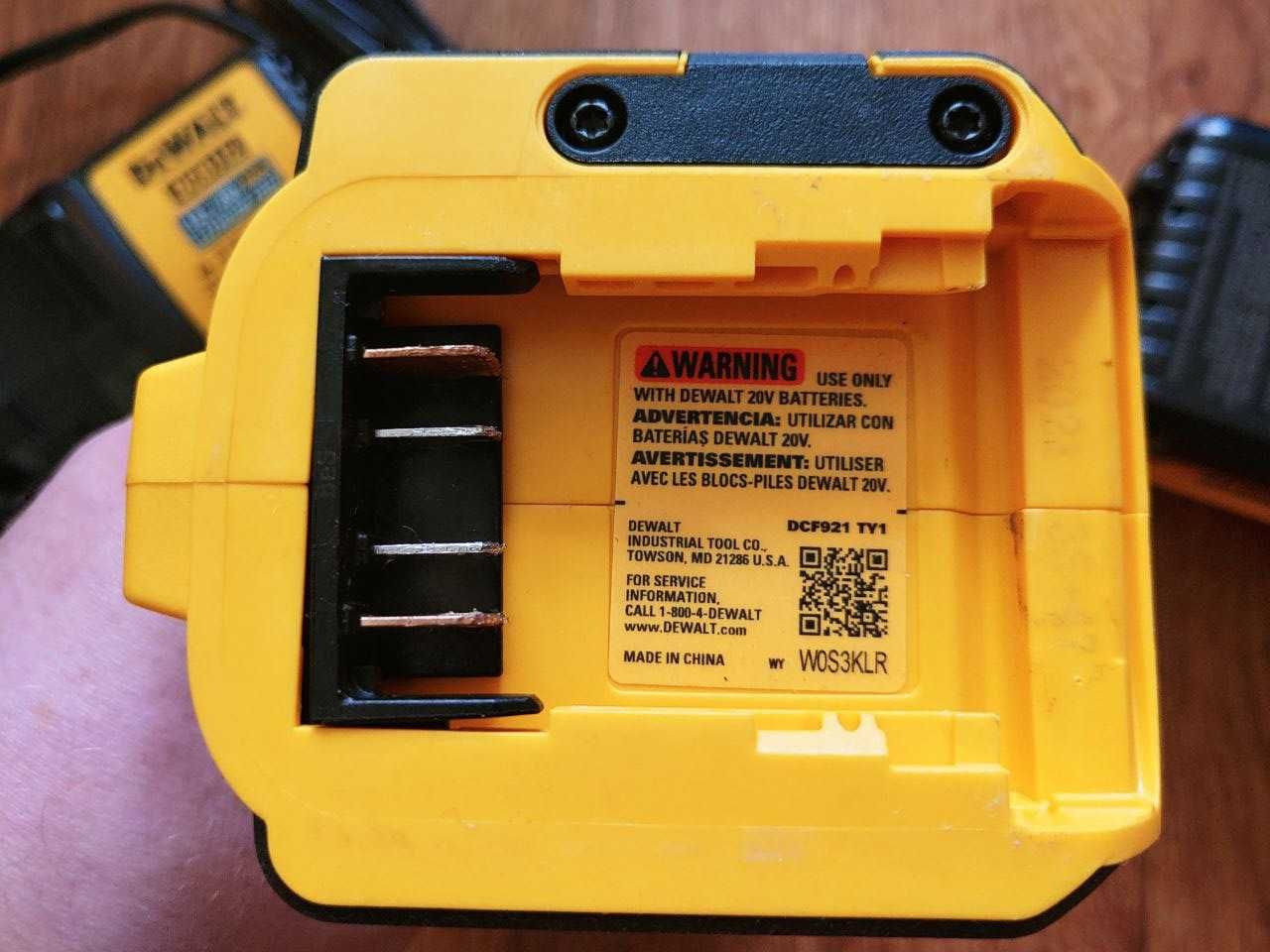 Аккумуляторный гайковерт Dewalt DCF921 4 Ач 20V