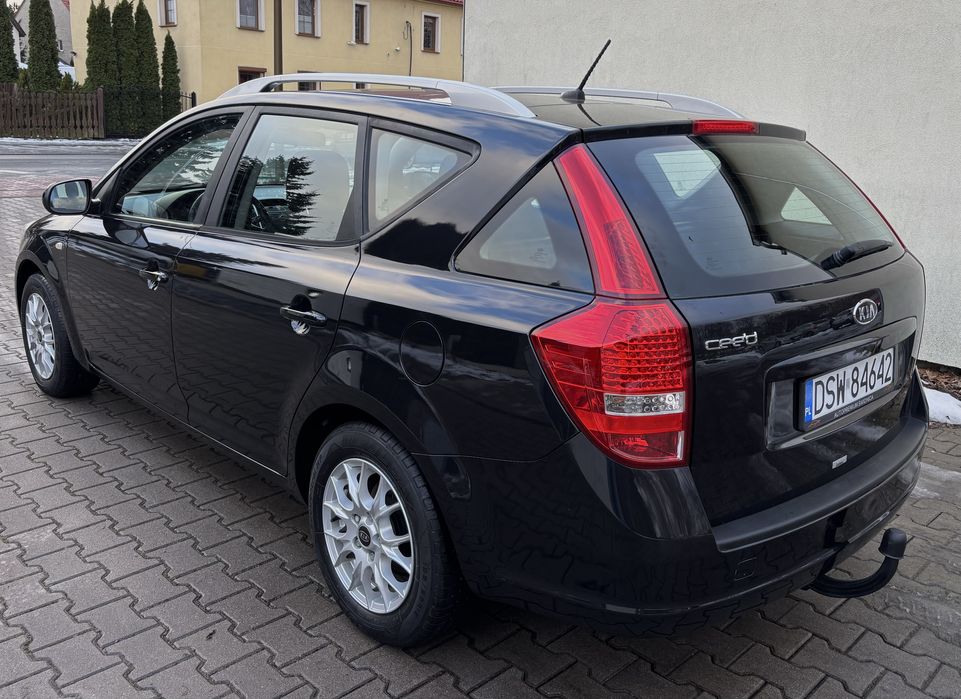 KIA CEED 1.4 90KM • 2010r • KLIMA • HAK • Podgrzewane fotel • BDB STAN