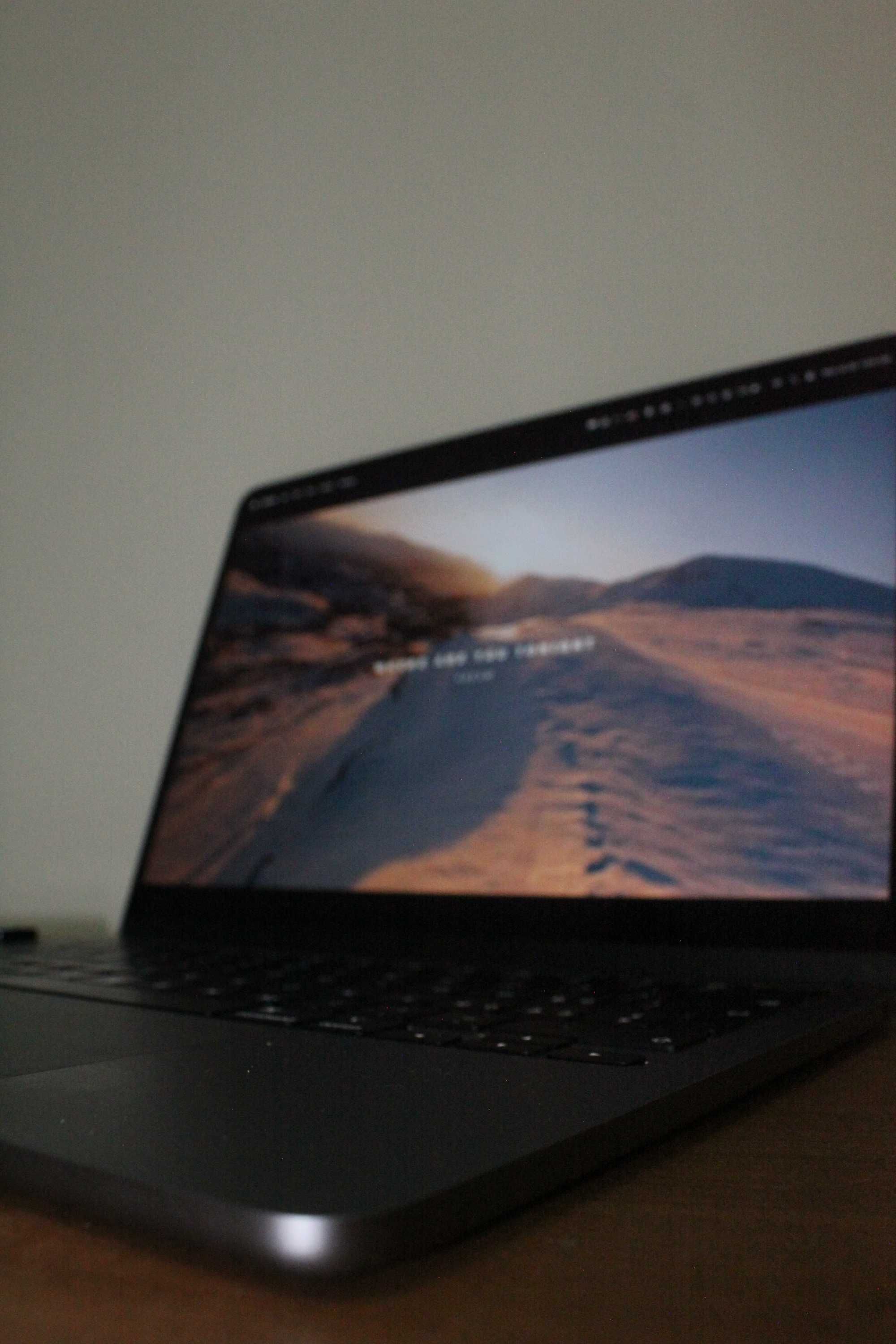 MacBook Air 13’’ 2022 M2 - Como Novo!