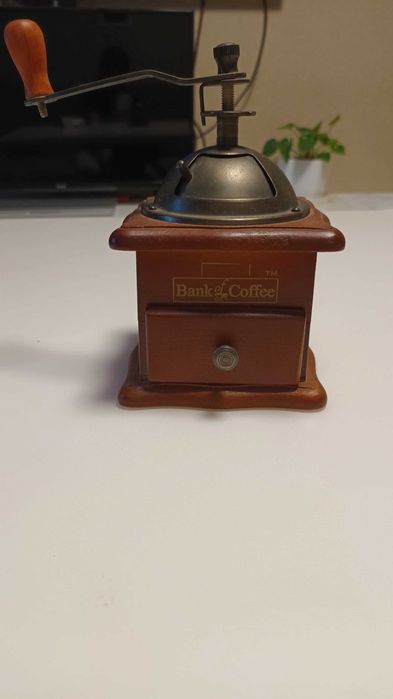 Кофемолка деревянная
