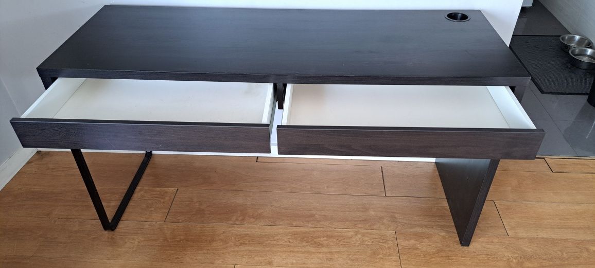 Secretária Ikea.