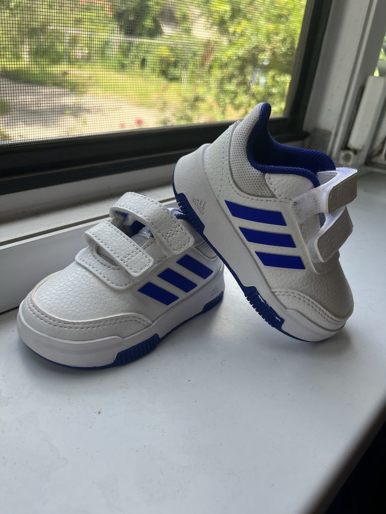 Кросівки adidas,оригінал