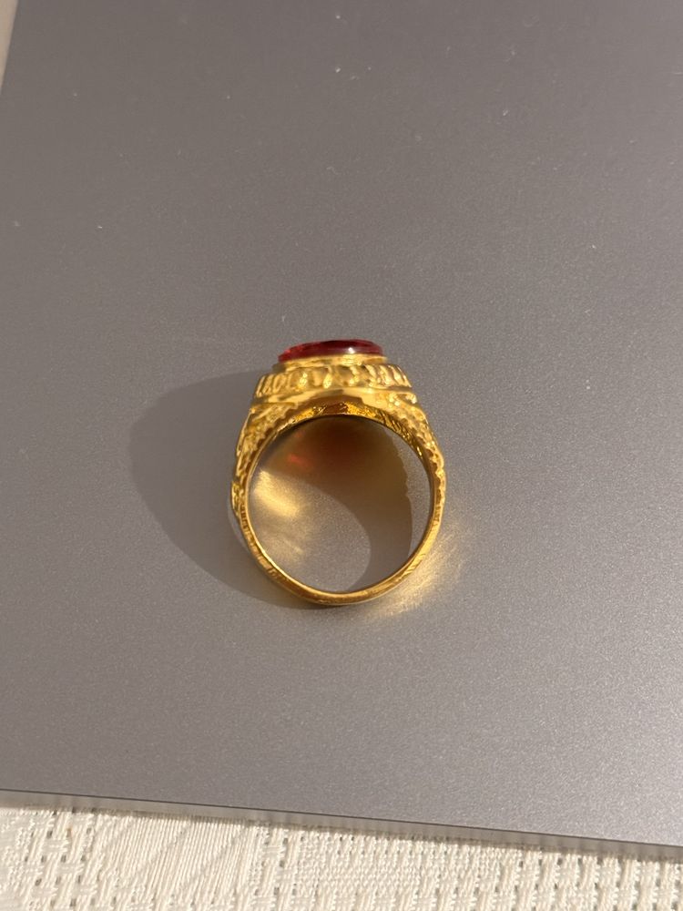 Anel dourado homem