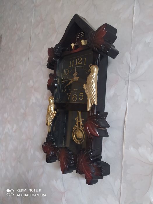 Раритетные настенные часы с маятником.