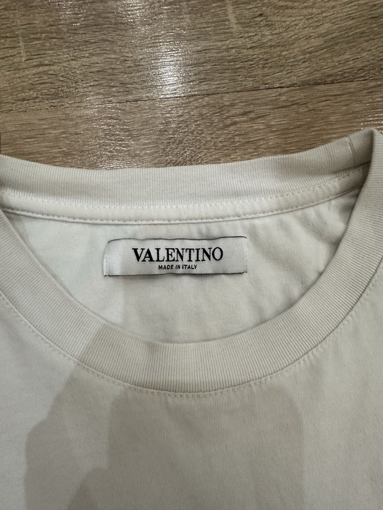Продам оригинальную футболку Valentino (валентино)