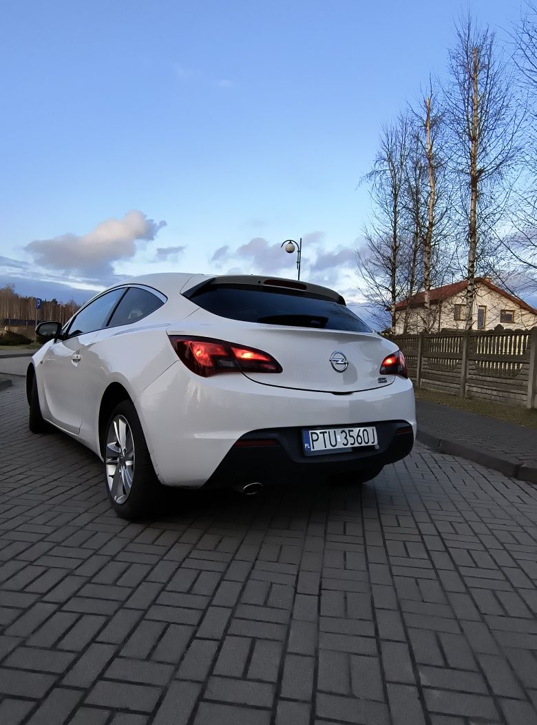 Opel Astra GTC 2.0