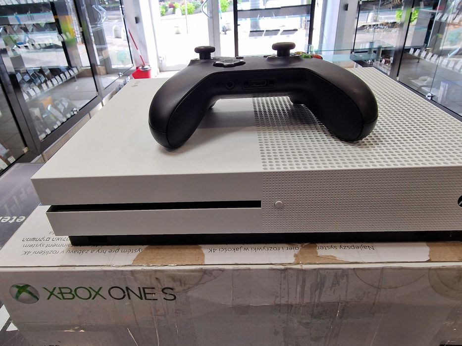 Konsola Xbox One S 1TB + pad + okablowanie/ Gwarancja