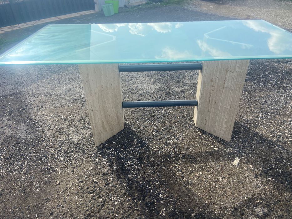 Mesa com tampo de vidro