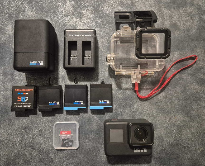 GoPro Hero7 Black + zestaw mocowań i uchwytów, karty SD, akumulatory