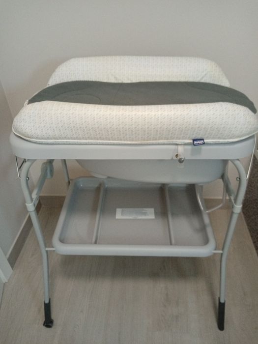 Banheira /muda fralda chicco