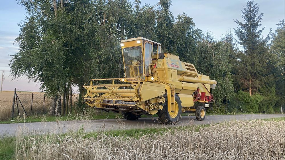 Kombajn zbożowy new holland 1540 bizon ZO56