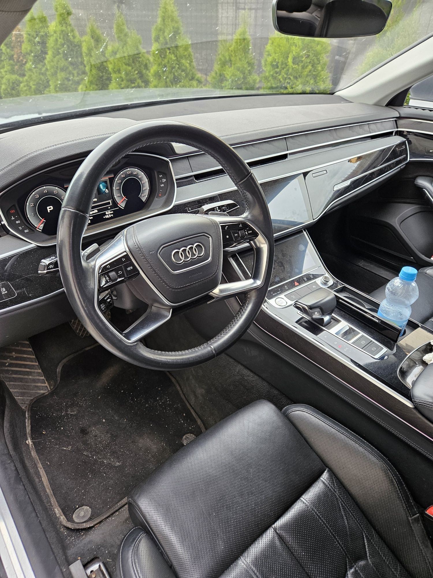 Audi A8 uszk9dzone jeżdżące