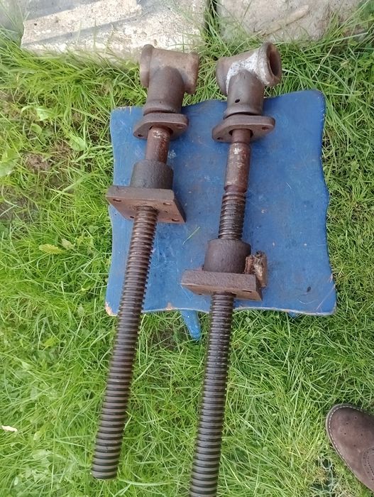 Śruba trapezowa 28 mm