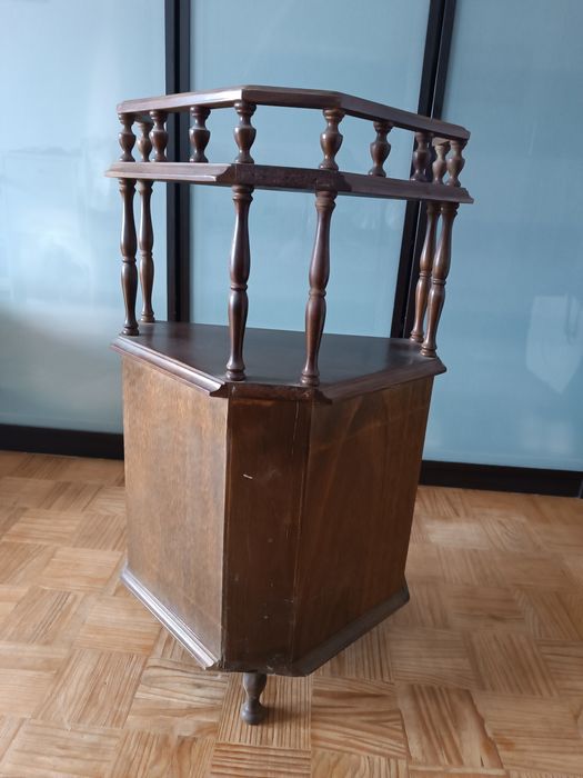 Móvel de canto madeira clássico