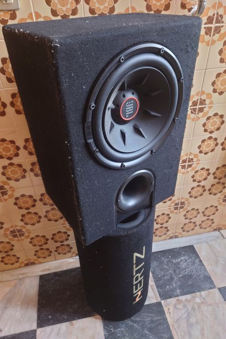 Subwoofers Hertz e JBL