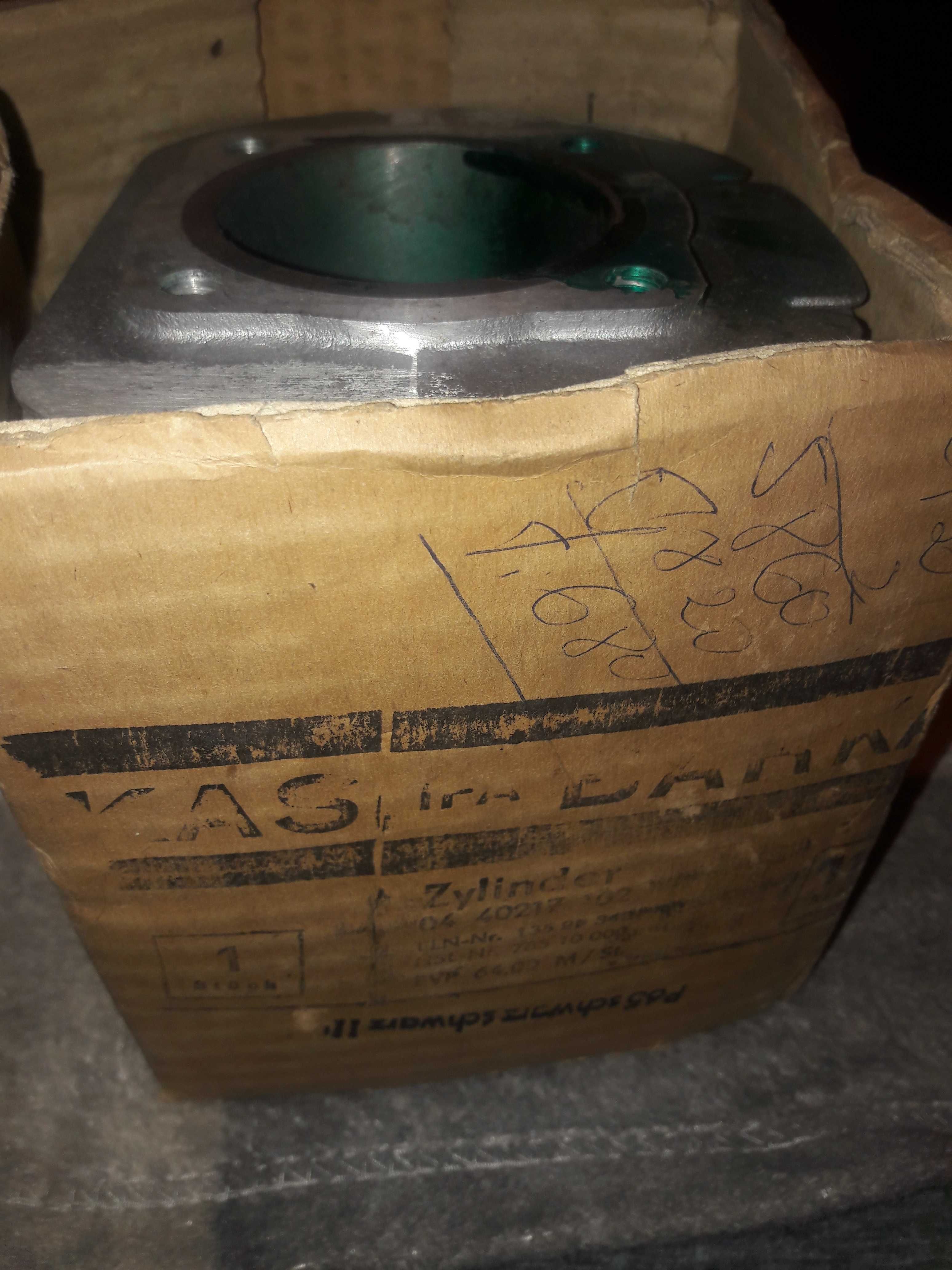 2 cylindry i tłoki nowe do zemsty HoneckeraTRABANT - made in DDR