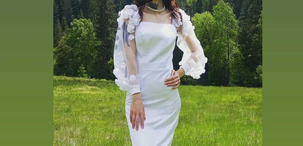 Біле вечірнє плаття