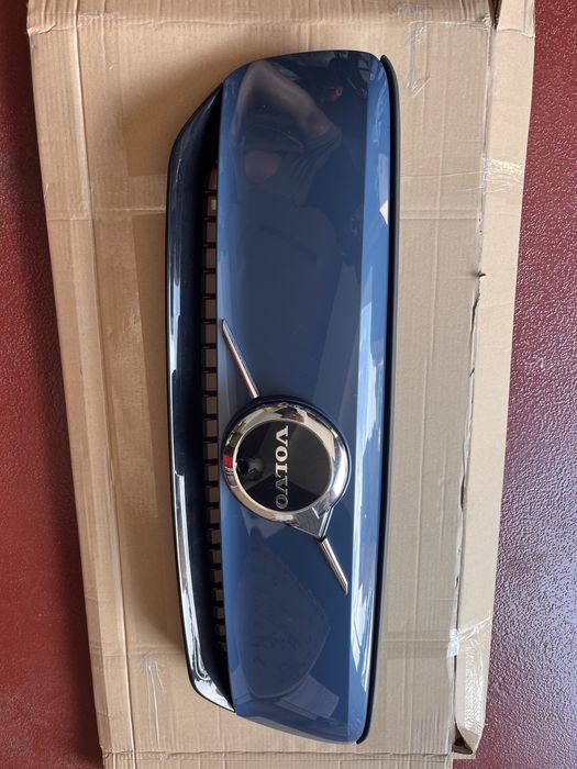 Решітка бампера Volvo XC40 C40 Гриль 734