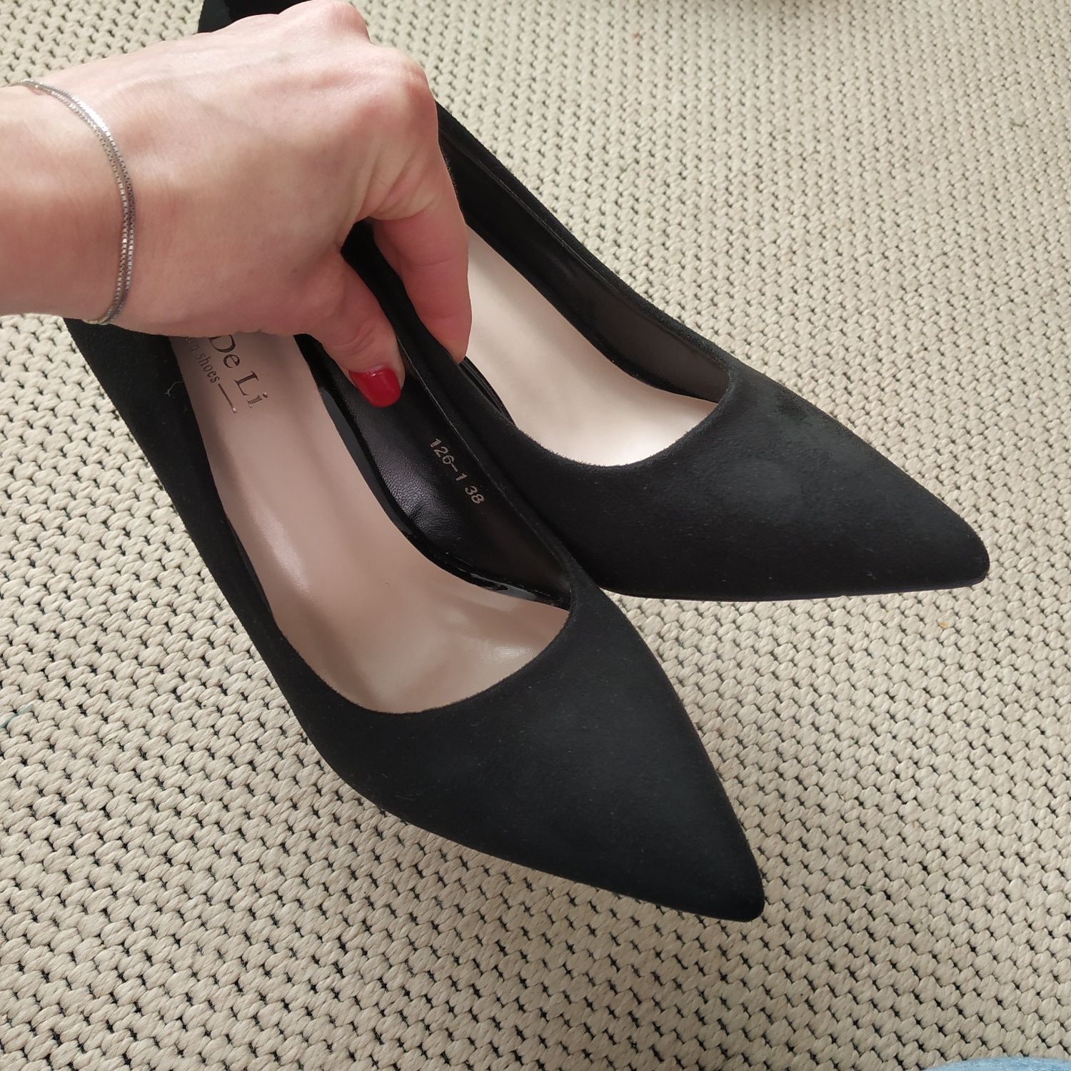 Жіночі туфлі чорні замш класика 38 розмір на шпильці