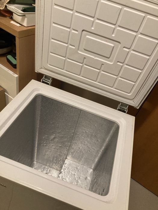 Arca congeladora vertical pequena