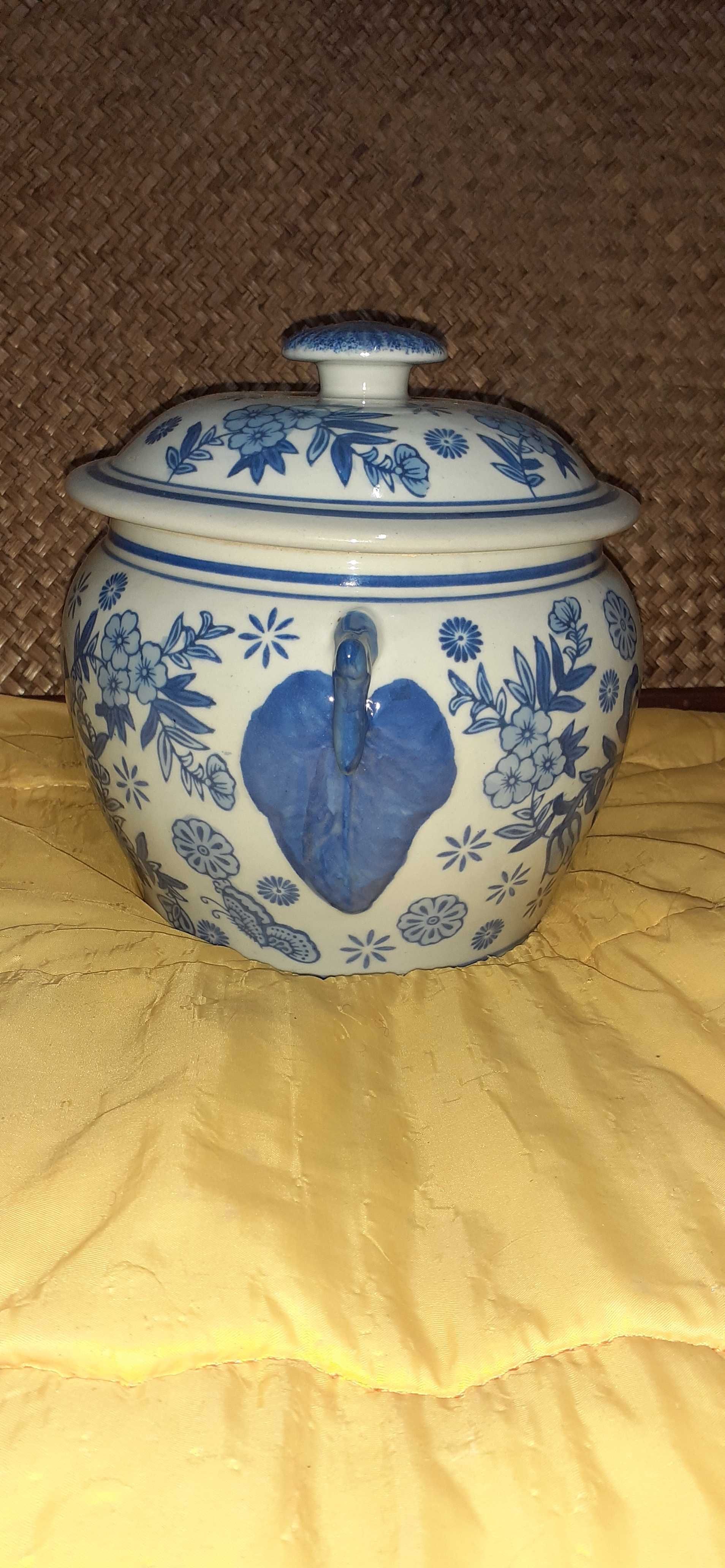 Terrina Azul com Motivos Florais Marcado na Base