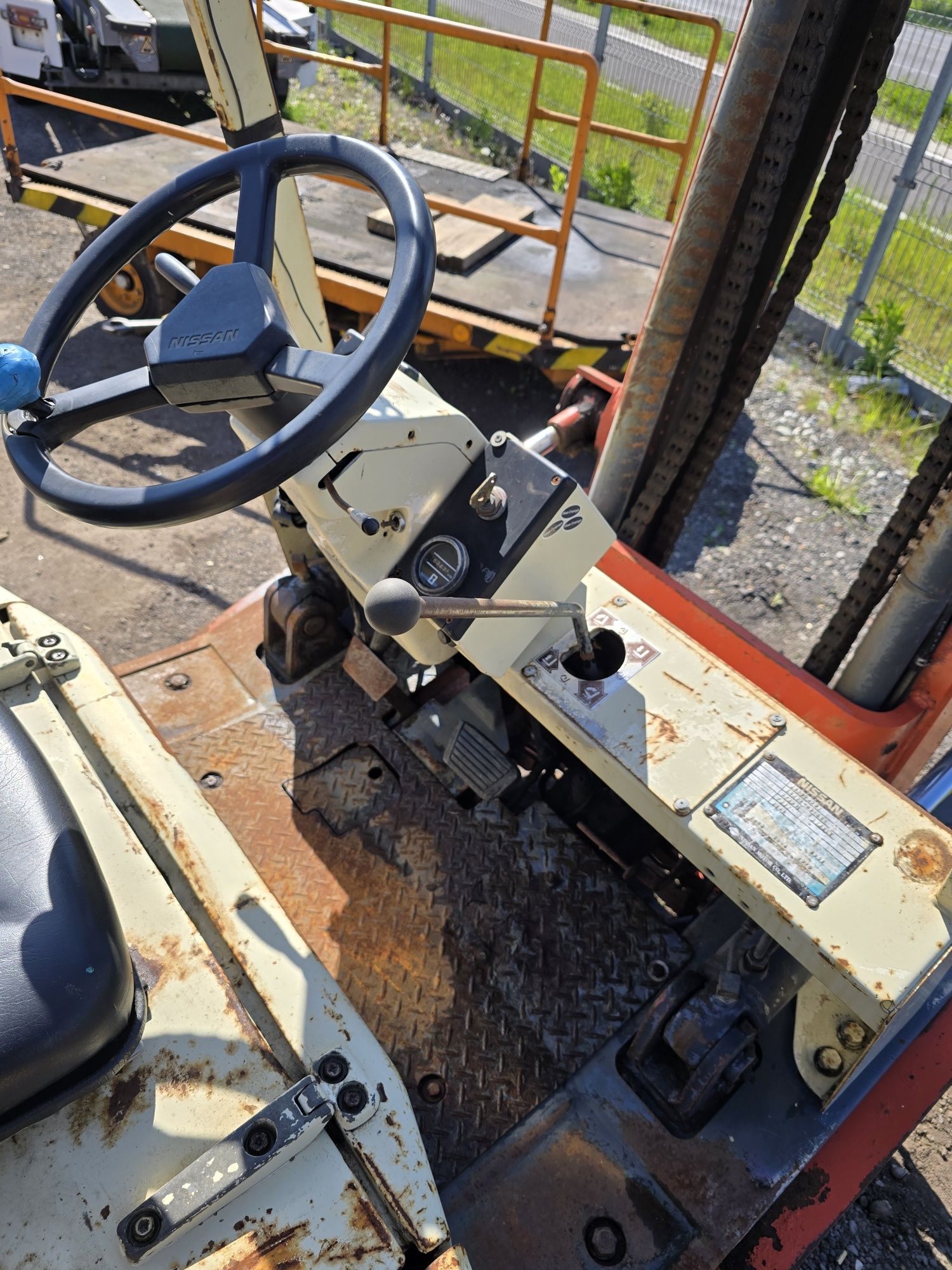 Wózek widłowy Nissan A30 3000kg diesel widlak