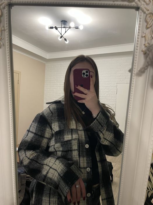 В обяві 2 рубашки та дубленка на весну