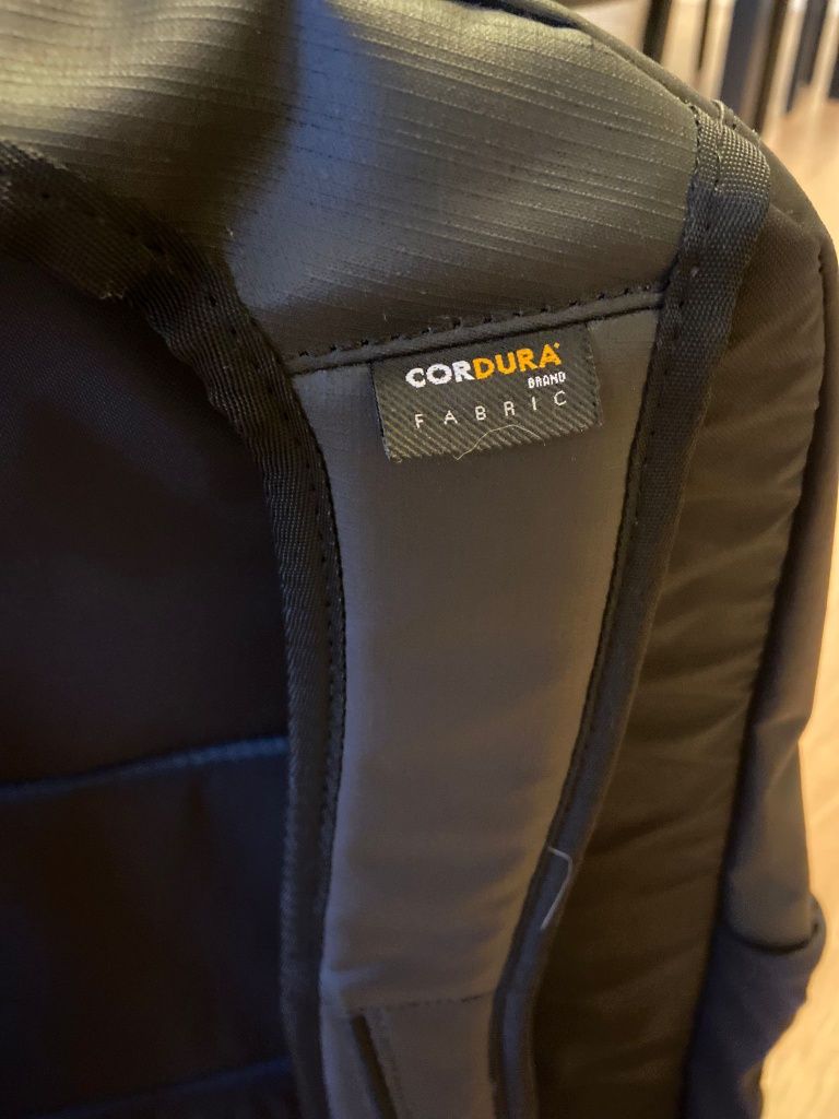 Dakine Campus L (33L) Cordura preta