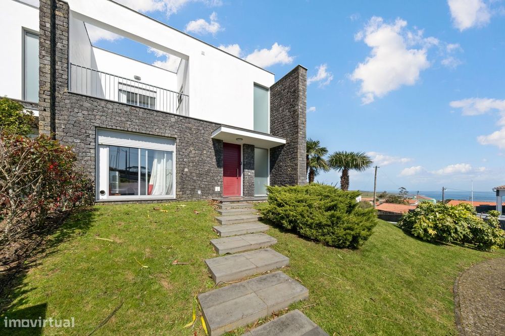 Casa moderna T4 com vista panorâmica em Fonte do Bastardo